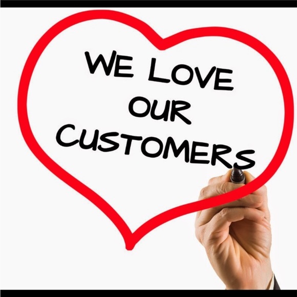 Hi, welcome to my closet Leave me a message if you’d like me to check out yours. - Picture 6 of 16